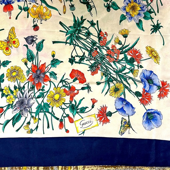 WOW - Authentic Gucci Silk Scarf for Neck, your Purse and/or Backpack - Picture 7 of 13